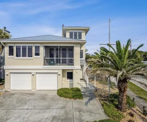 Photo 2 - 855 S Fletcher