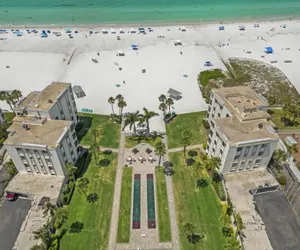 Photo 2 - Island House Beach Resort 14N