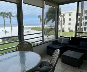 Photo 2 - Island House Beach Resort 4S