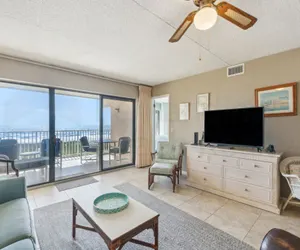 Photo 2 - Ocean View Condo, Easy Acces to the Pool and Private Walkway to the Beach