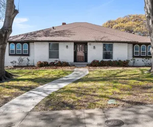 Photo 5 - Pool & Patio Near Galleria, 30 Min to AT&T Stadium