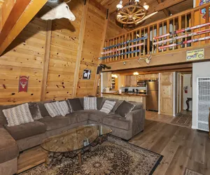 Photo 4 - Peak Adventures · Beautiful 4 BR Centrally Located with Free Wi-Fi