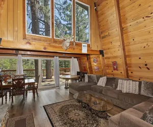 Photo 5 - Peak Adventures · Beautiful 4 BR Centrally Located with Free Wi-Fi