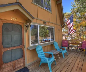 Photo 2 - Papa Bear Cozy Cabin w/ Fireplace and Outdoor BBQ