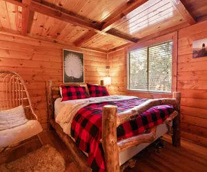 Photo 3 - Cozy, Charming Mountain Getaway: Perfect for Two