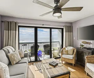 Photo 2 - Beachfront Enchantment (Casa Del Mar #354)