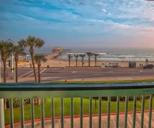 Photo 2 - Sandy Seashore Solace (Casa Del Mar #303)