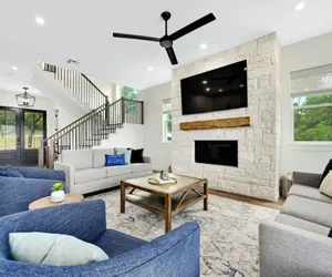 Photo 4 - Lakeshore Splendor