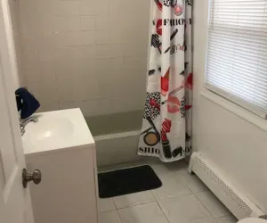 Photo 5 - Private 3 bedroom and 1 bathroom house, direct NYC Manhattan train a 15 minute walk away, MetLife Stadium FIFA World Cup 35 minutes away