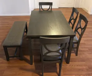 Photo 4 - Large and private apartment that sleeps up to 10 people comfortably with direct NYC Manhattan train only 5 minute walk away