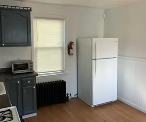Photo 4 - Private house with 3 bedrooms and 1 bathroom and free parking convenient to NYC Manhattan bus and train