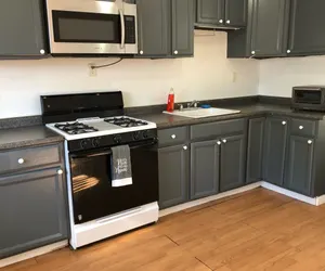 Photo 3 - Private house with 3 bedrooms and 1 bathroom and free parking convenient to NYC Manhattan bus and train