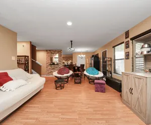 Photo 4 - Comfy Bedroom, HI-SPEED Wi-Fi, FreeParking, Patio Rm 2