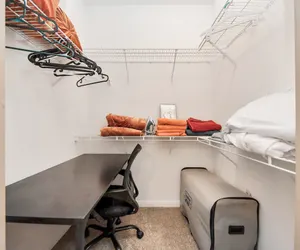 Photo 3 - Grand King Abode|Epicenter of Midtown & Downtown