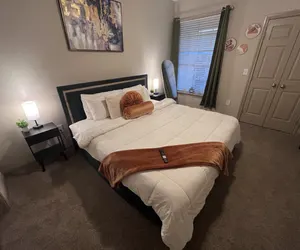 Photo 2 - Grand King Abode|Epicenter of Midtown & Downtown