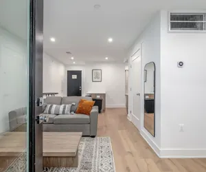 Photo 4 - 1 Bedroom Capitol Hill Suite - 3 min walk to Metro!
