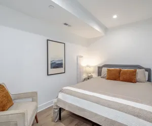 Photo 3 - 1 Bedroom Capitol Hill Suite - 3 min walk to Metro!