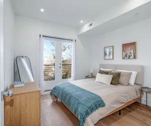 Photo 2 - 2 Bedroom Cap Hill Suite w/ Balcony - 3 min walk to Metro!