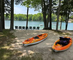 Photo 3 - Lakeside Getaway includes Hot Tub (pet friendly)