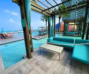 Photo 3 - Incredible One Bedroom Apartment Ocean Front