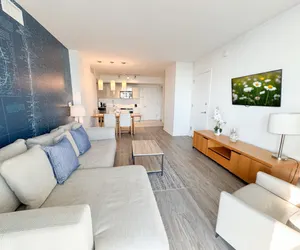 Photo 5 - Elegant Two Bedroom Beachwalk Retreat