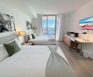 Photo 3 - Elegant Two Bedroom Beachwalk Retreat