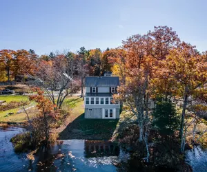 Photo 2 - Spacious Lakeside Retreat: 4-Bedroom | Game Room