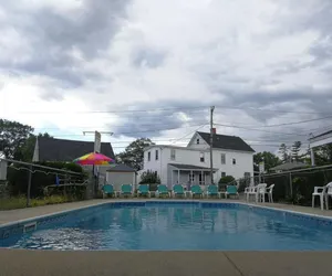 Photo 4 - Charming Motel-Style Apartments Near Beach