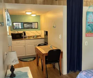 Photo 5 - Cozy Cottage Stay w/ Pool & Parking