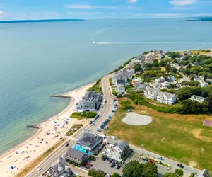 Photo 4 - Direct Ocean Views! 2 Double Beds + Kitchenette (108)