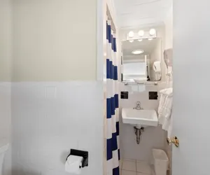 Photo 3 - Direct Ocean Views! 2 Double Beds + Kitchenette (108)