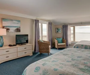 Photo 2 - Spacious King Suite w/ Deck & Ocean Views Sleeps 4