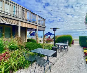 Photo 3 - Queen Room with Ocean Views & Vibrant Atmosphere