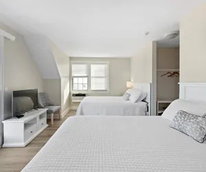 Photo 4 - Queen Suite w/ Deck & Stunning Ocean Views