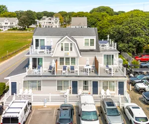 Photo 5 - Partial Ocean View! 2 Queen Studio w/ Private Deck (312)