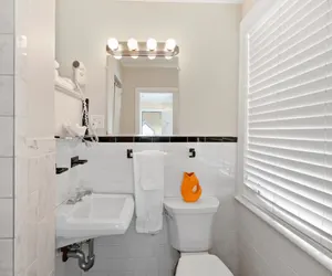 Photo 3 - Spacious 1-Bedroom with King & Double Beds (301)