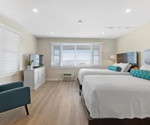 Photo 2 - Oceanfront Getaway | 2 Double Beds & Kitchenette