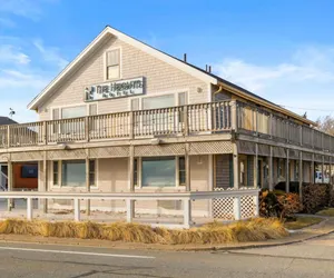 Photo 5 - Oceanfront 2 Double Bed Room with Kitchenette