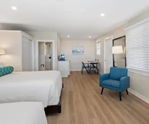 Photo 4 - Oceanfront Getaway | 2 Double Beds & Kitchenette