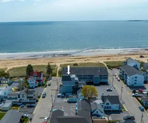 Photo 4 - Luxury Beachfront Condo in Old Orchard
