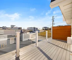 Photo 3 - Spacious Suite w/ Private Deck & Ocean Views