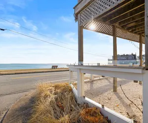 Photo 5 - Cozy Oceanfront Room | 2 Beds + Kitchenette