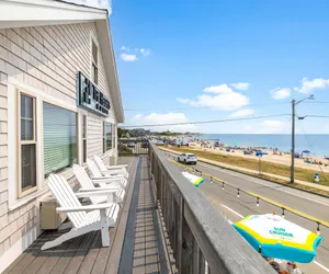 Photo 2 - Partial Ocean View Studio w/ Kitchenette & Shared Deck (105)