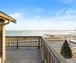 Photo 5 - Oceanview 2 Double Bed Room + Shared Deck Access