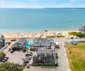 Photo 4 - Direct Ocean Views! Studio with Kitchenette & Shared Deck (106)