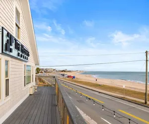 Photo 4 - Cozy Queen Suite by the Ocean | Walk to Beach