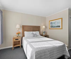 Photo 3 - Cozy Queen Suite by the Ocean | Walk to Beach