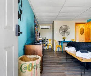 Photo 4 - Comfortable Motel Room–2 Full Beds, Pool & Parking
