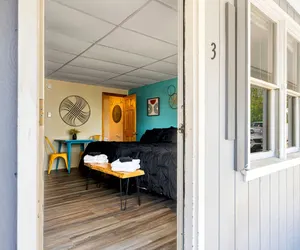 Photo 3 - Cozy Motel Room Retreat