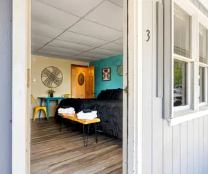 Photo 3 - Cozy Motel Room Retreat
